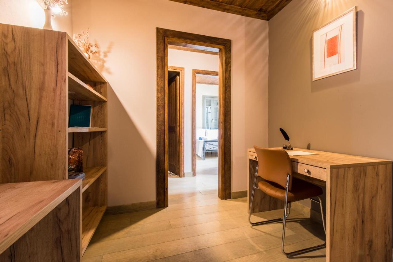 Iole Boutique House Apartment นาฟปลิโอ ภายนอก รูปภาพ